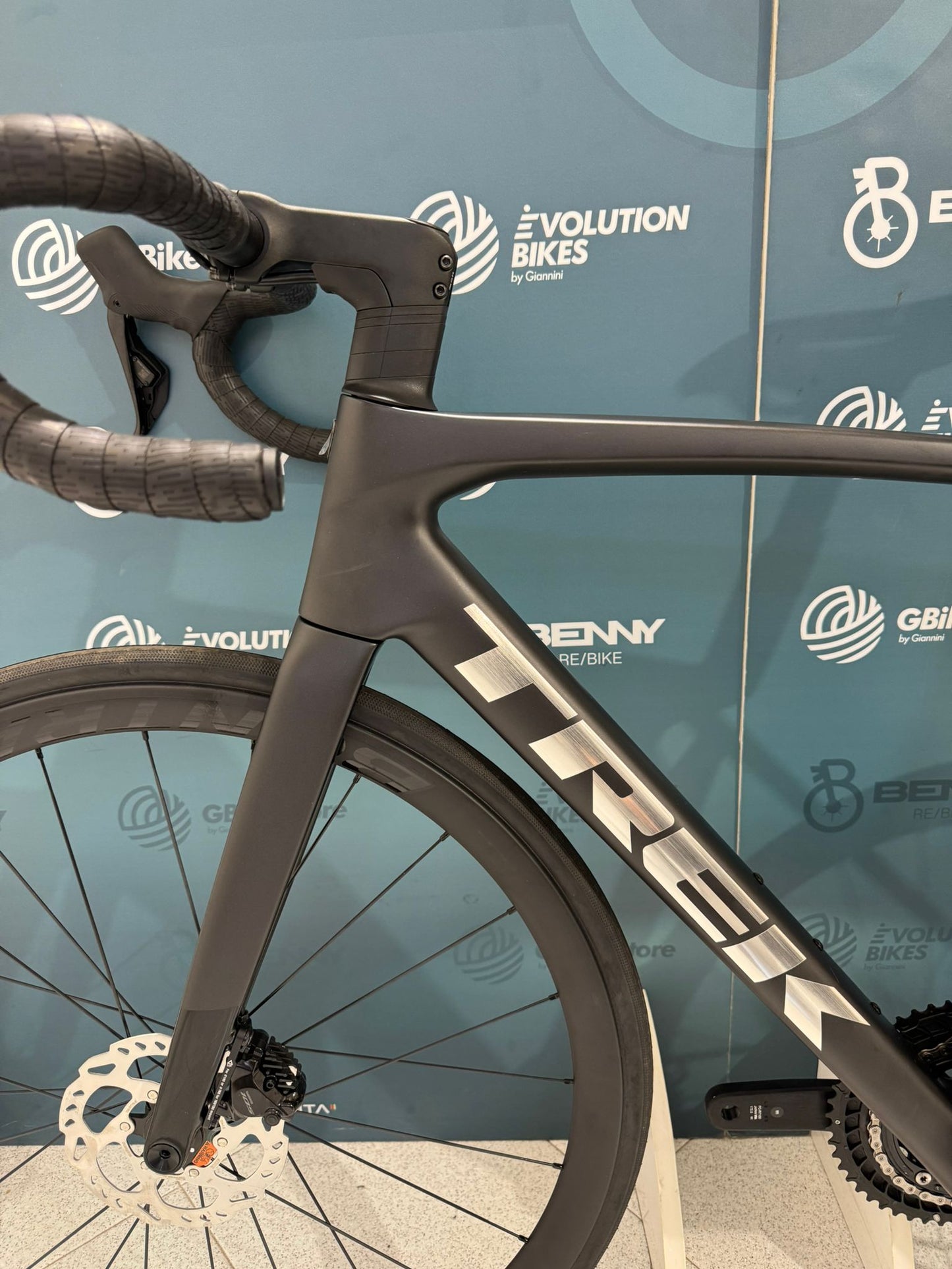 Trek Madone SL 6 8 stycznia 2025 r. Rozmiar ML – wersja demonstracyjna