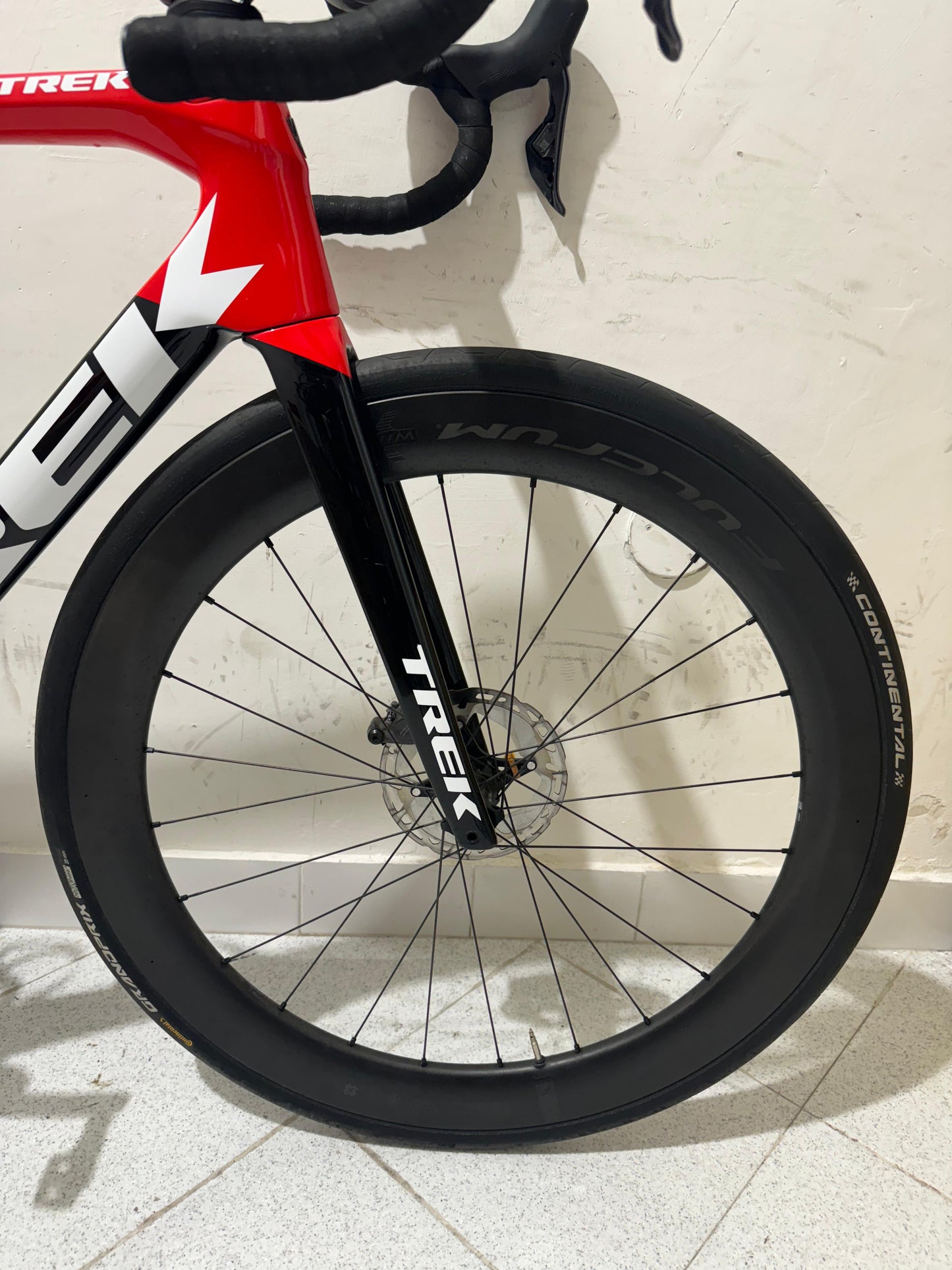 Trek ÉmONDA SL 6 Pro Disc DI2 Storlek 56 - Används