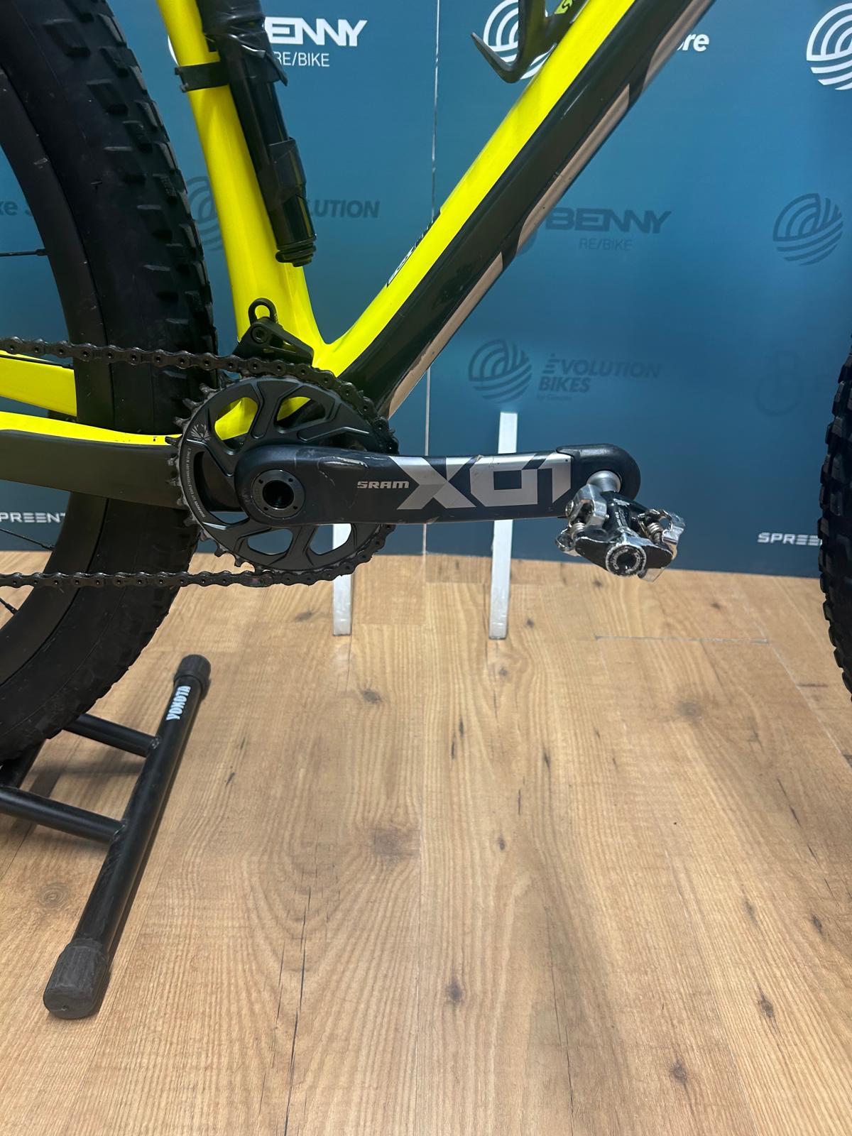 Scott RC World Cup scales Size M - Used