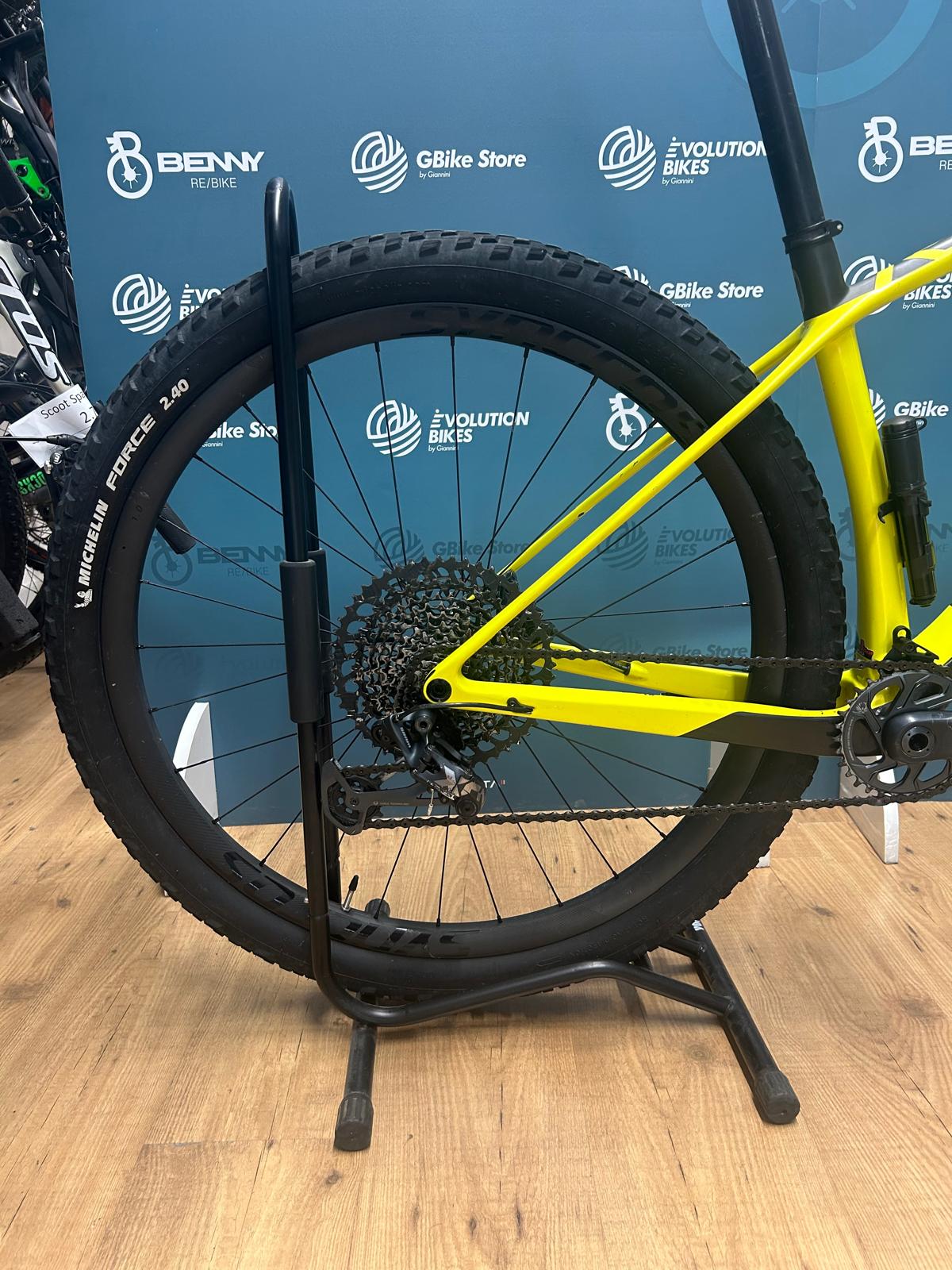 Scott RC World Cup scales Size M - Used