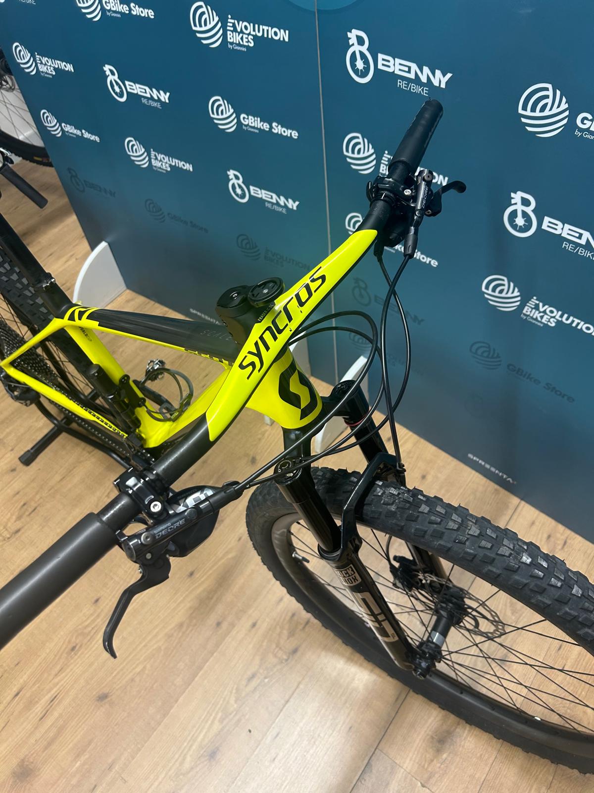 Scott RC World Cup scales Size M - Used