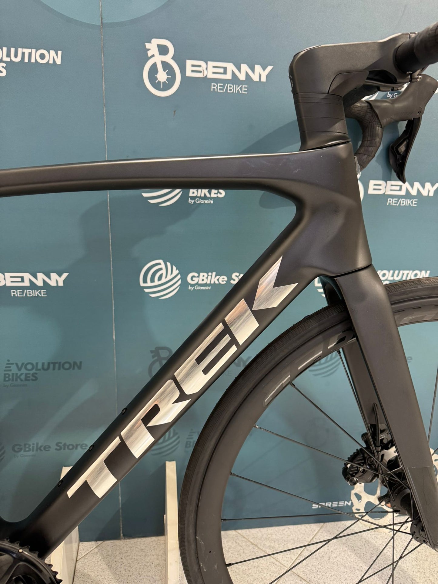 Trek Madone SL 6. 8. Januar 2025 Größe ML – Demo