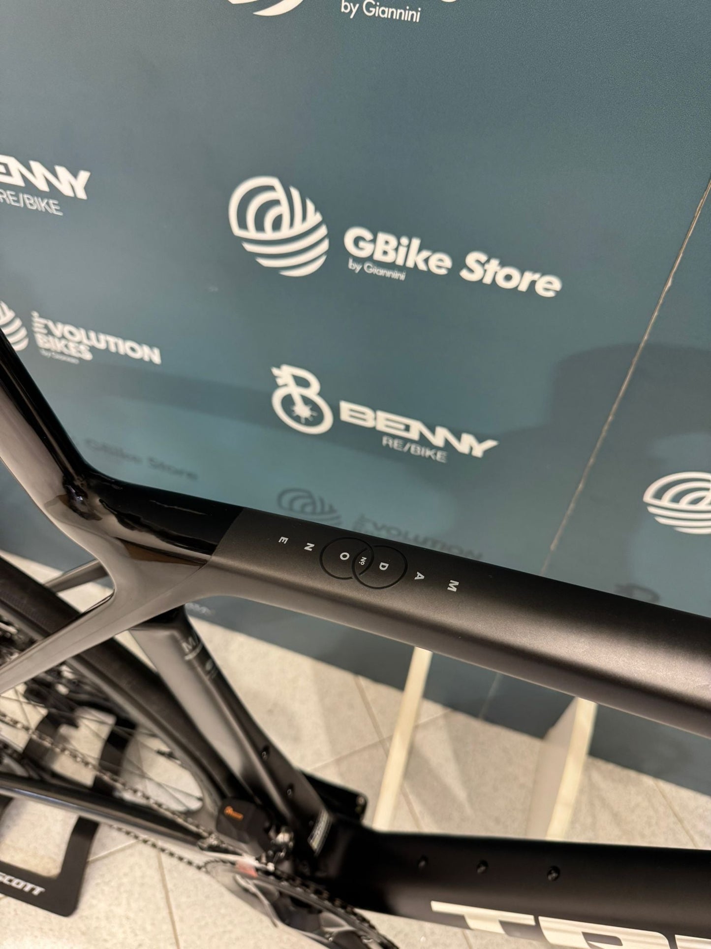 Trek Madone SL 6. 8. Januar 2025 Größe ML – Demo