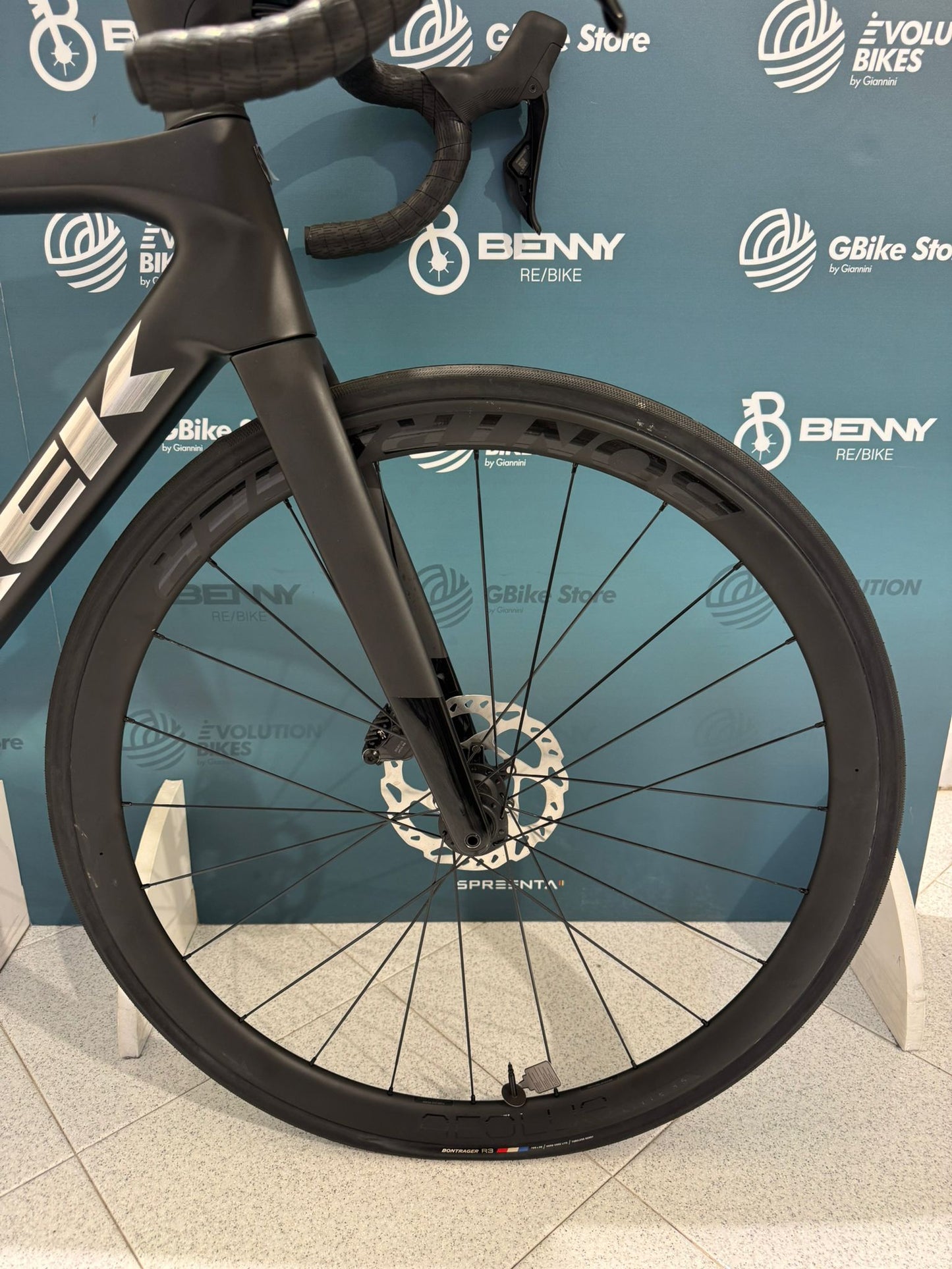Trek Madone SL 6. 8. Januar 2025 Größe ML – Demo
