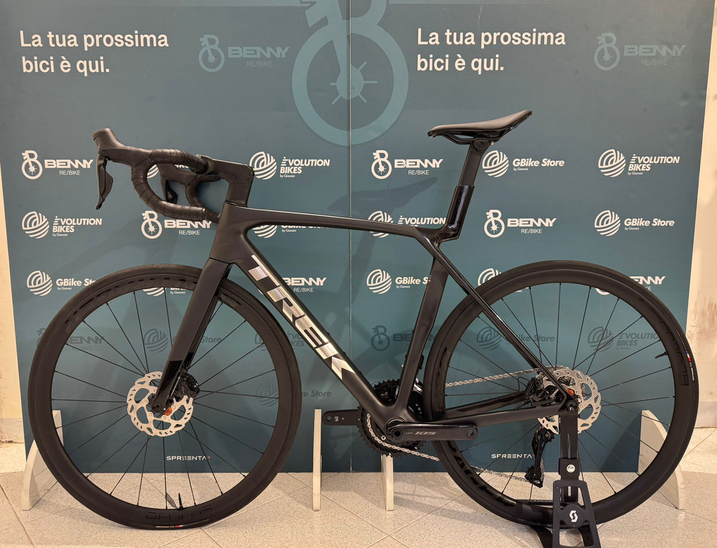 Trek Madone SL 6. 8. Januar 2025 Größe ML – Demo