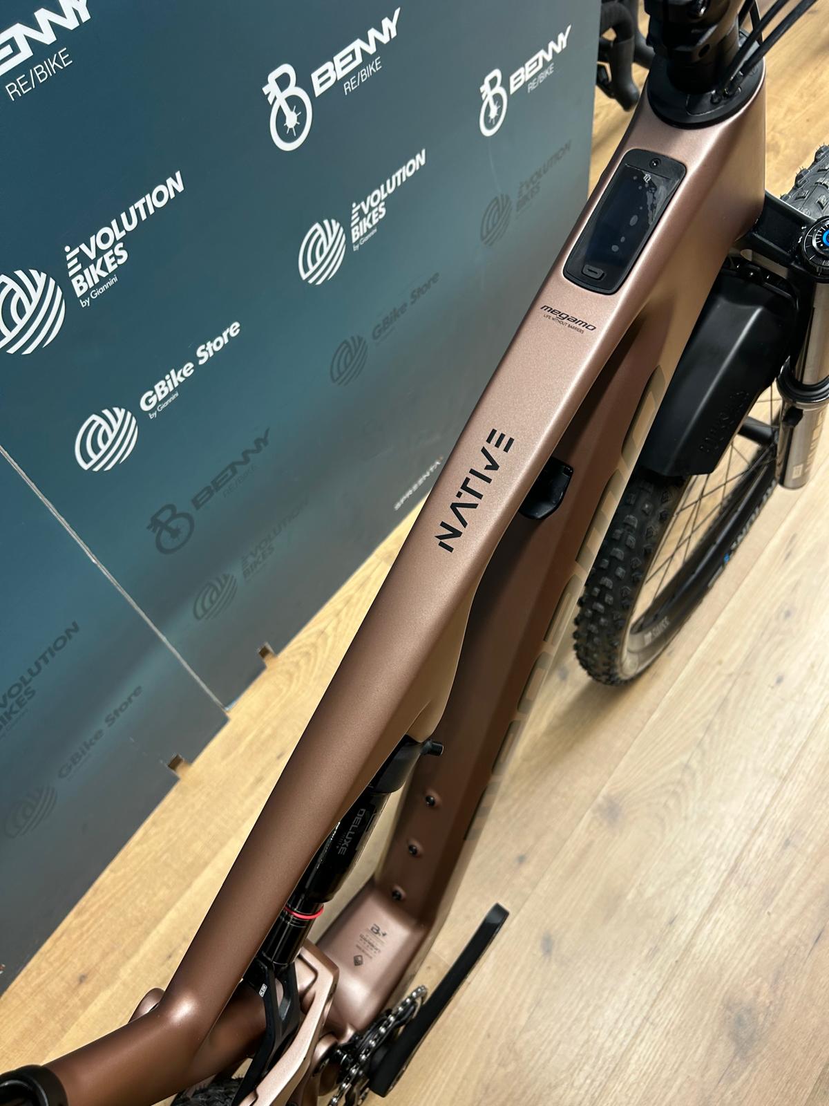 Megamo Nativo 10 Tamaño L - Usado