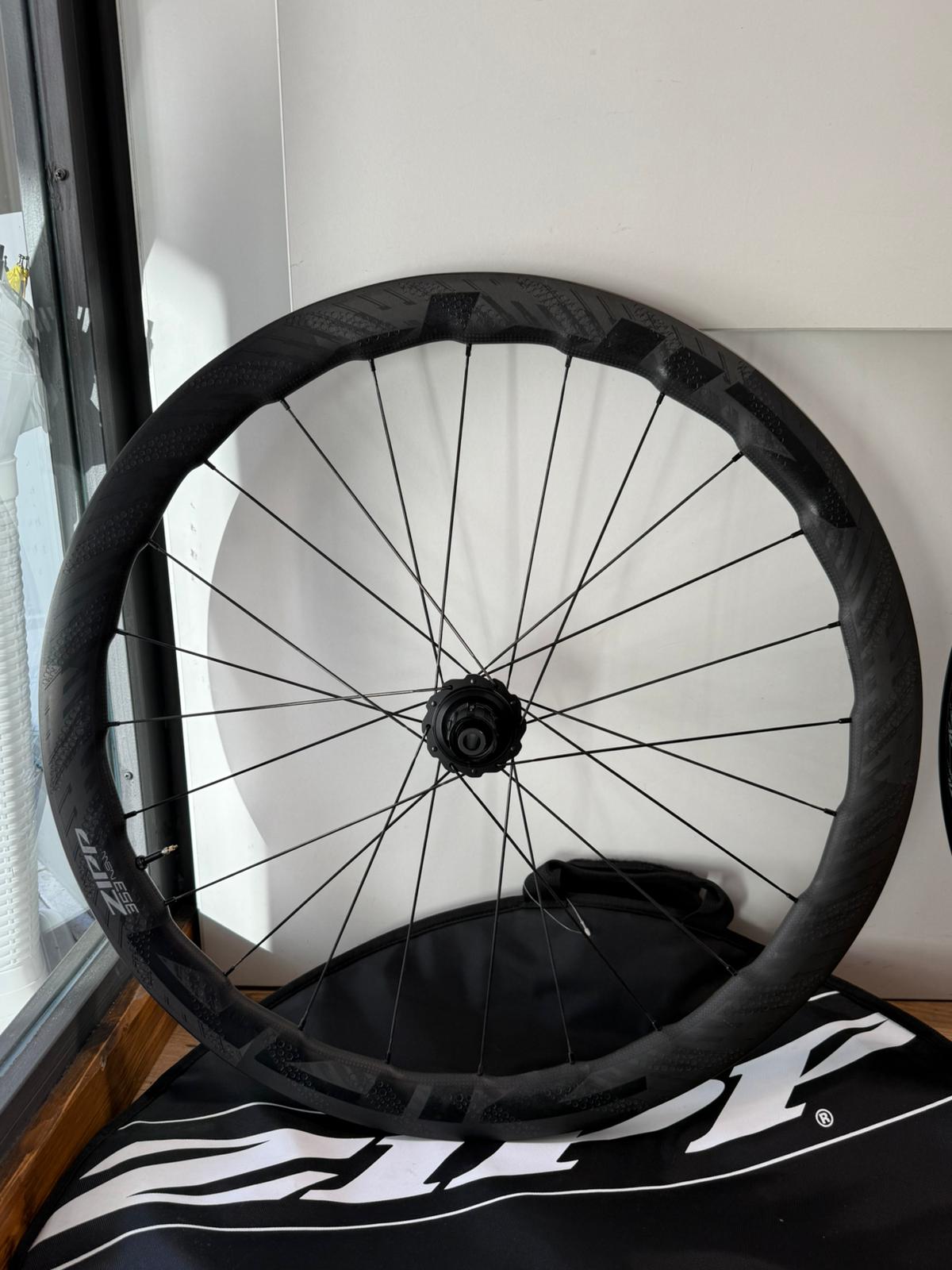 Zipp 353 NSW Hookless Wheels - DEMO