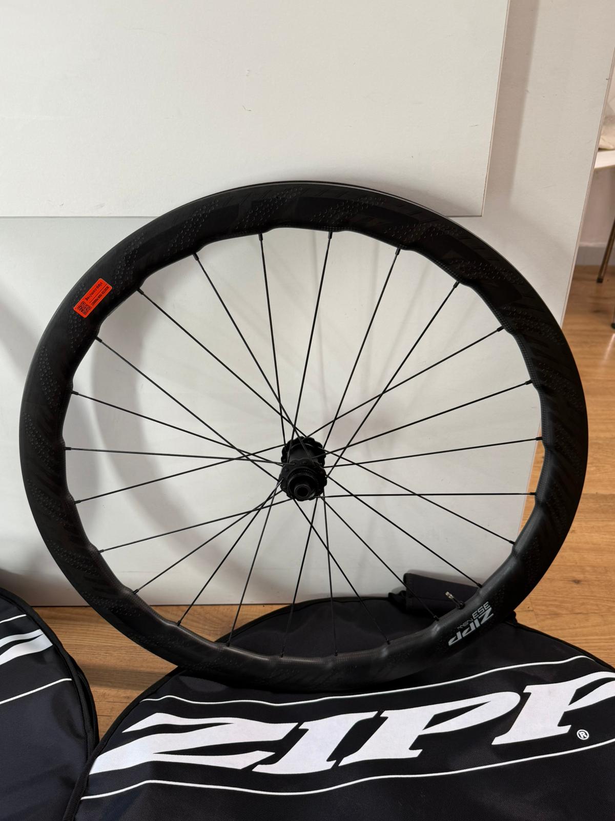 Zipp 353 NSW Hookless Wheels - DEMO