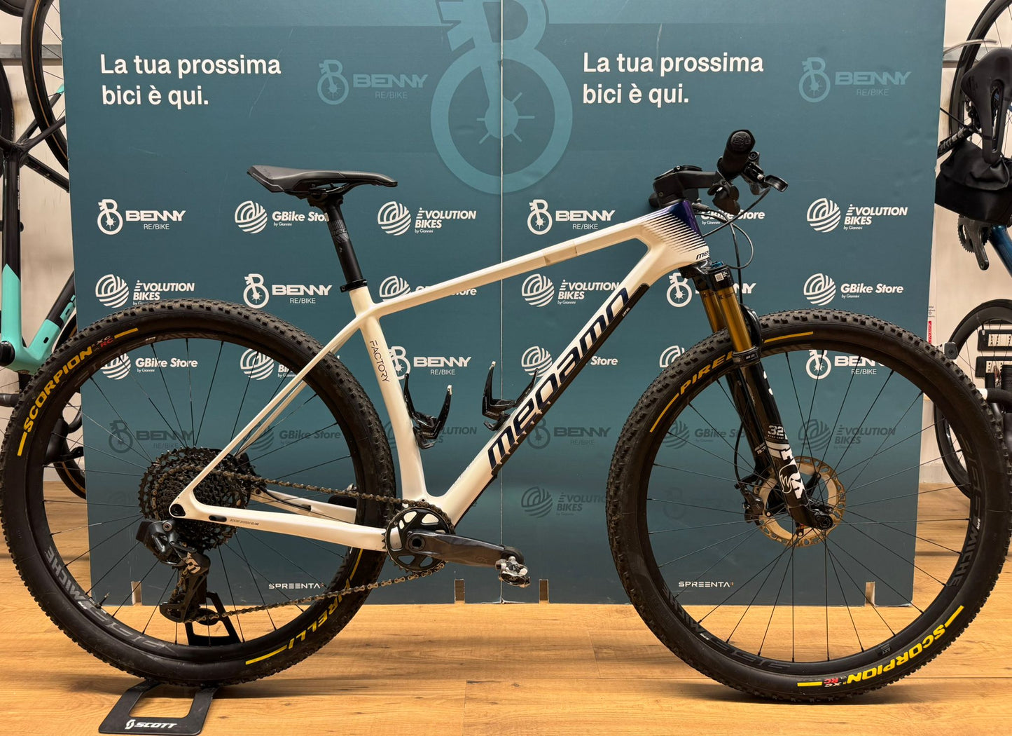 Tamaño Megamo Factory AXS L - Usado