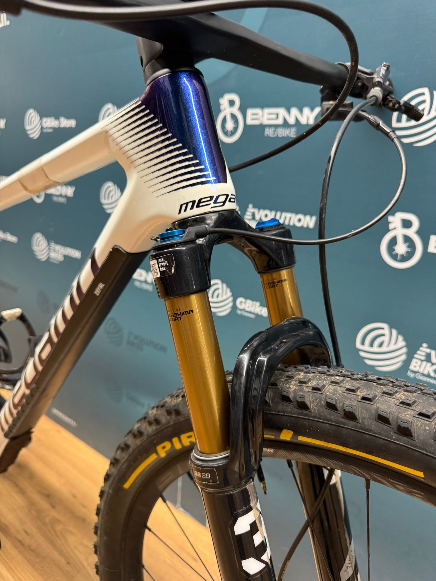 Tamaño Megamo Factory AXS L - Usado