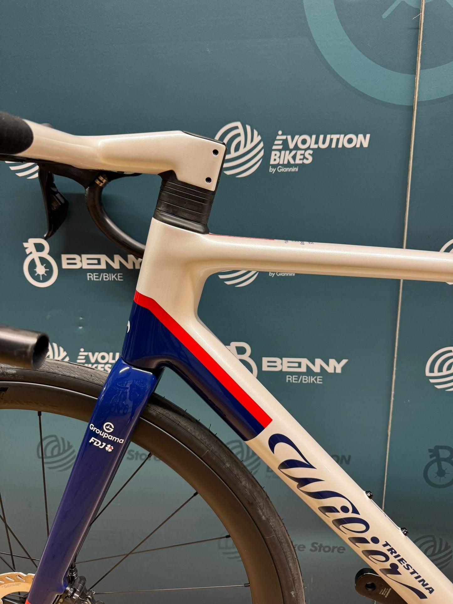 Wilier Verticale Tamaño SLR Ultegra Di2 L - Usado