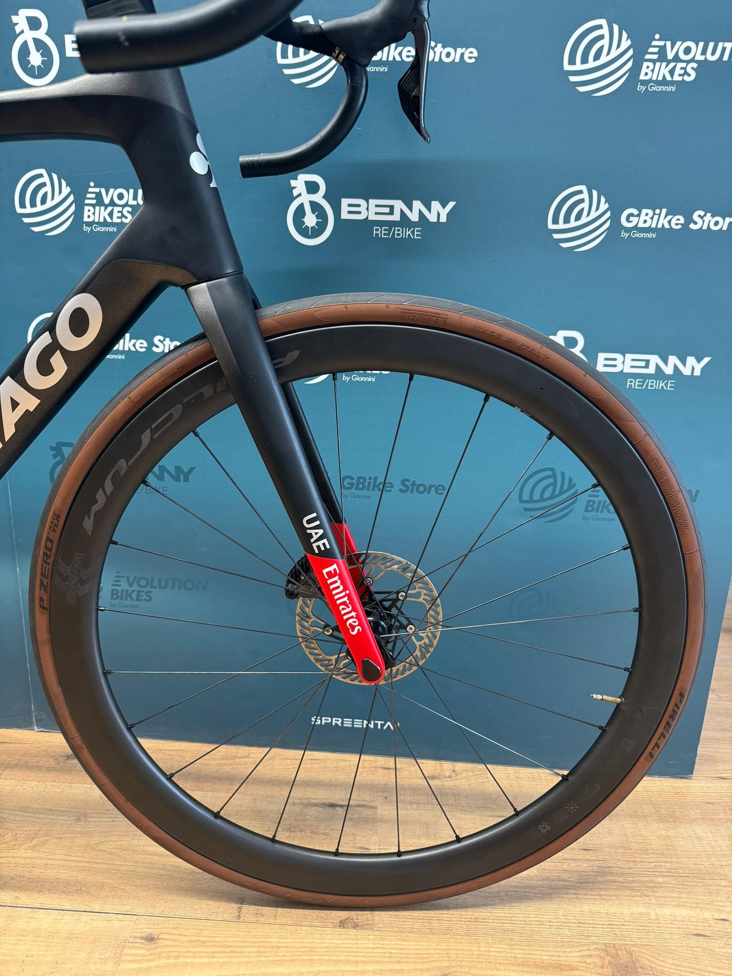 Colnago V4RS UAE EMIRATES Taille 530 - Utilisé